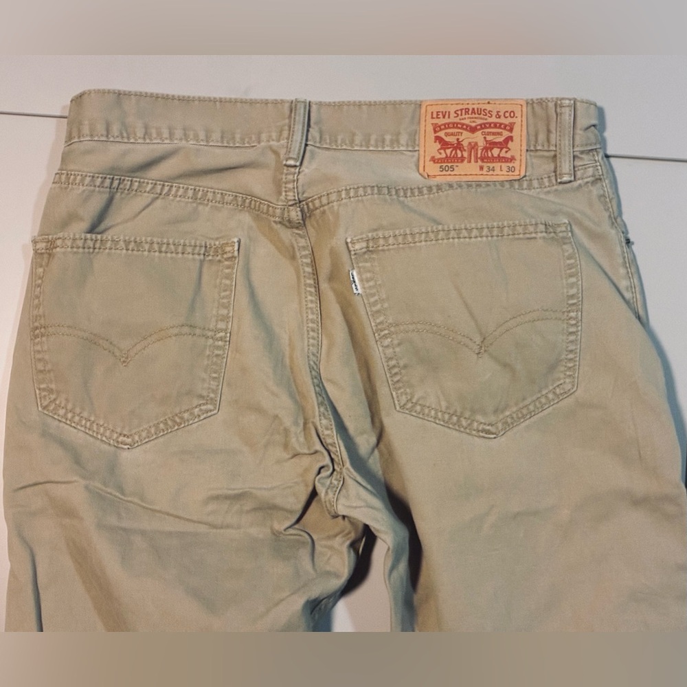 LEVIS 505 men’s 34x30 Khaki colored jeans